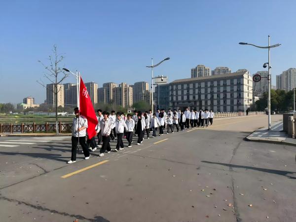 �������˼���Ρ�������������ϵ��չ��ʿ��԰��ɨ�